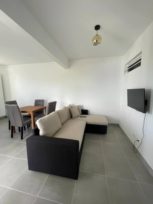 Bas De Villa F2 Neuf Avec Terrasse Et Piscine Le Diamant Εξωτερικό φωτογραφία